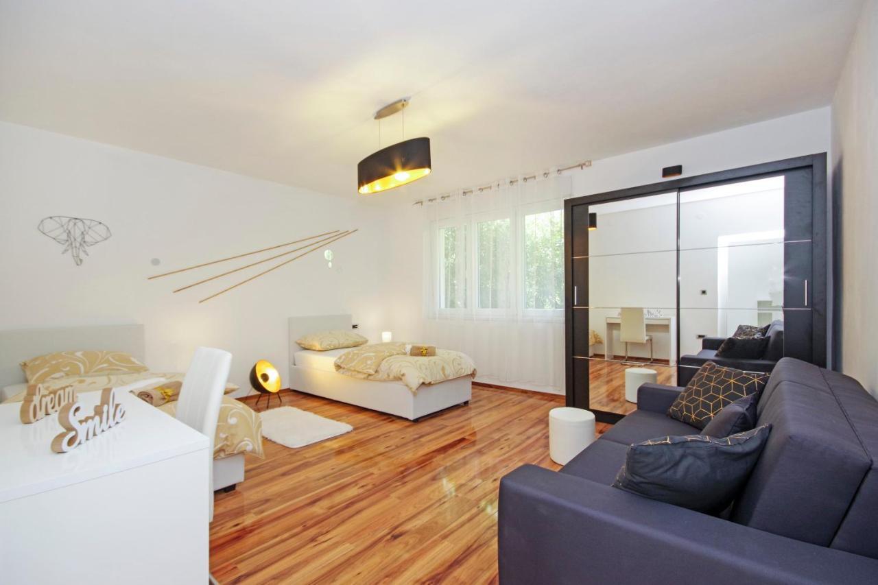 Split Symphony Veranda: Modern, New Apartment Luaran gambar