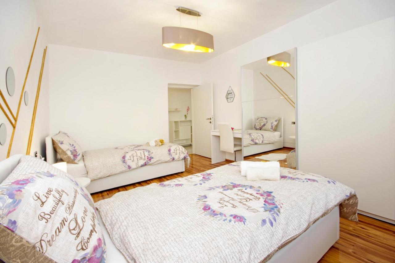 Split Symphony Veranda: Modern, New Apartment Luaran gambar