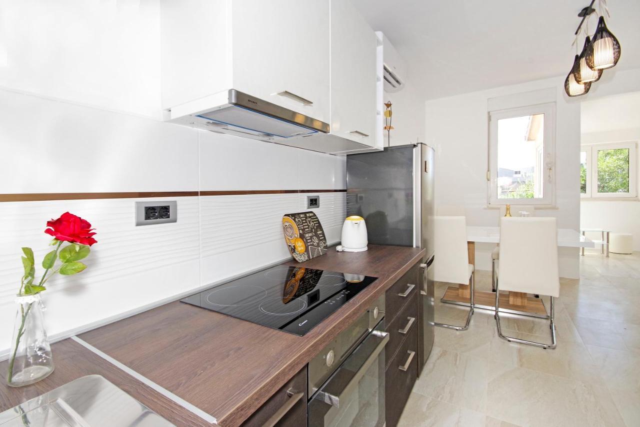 Split Symphony Veranda: Modern, New Apartment Luaran gambar